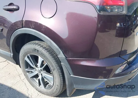 2018 Toyota Rav4 Xle z USA, uszkodzony, nr VIN 2T3RFREV2JW784287